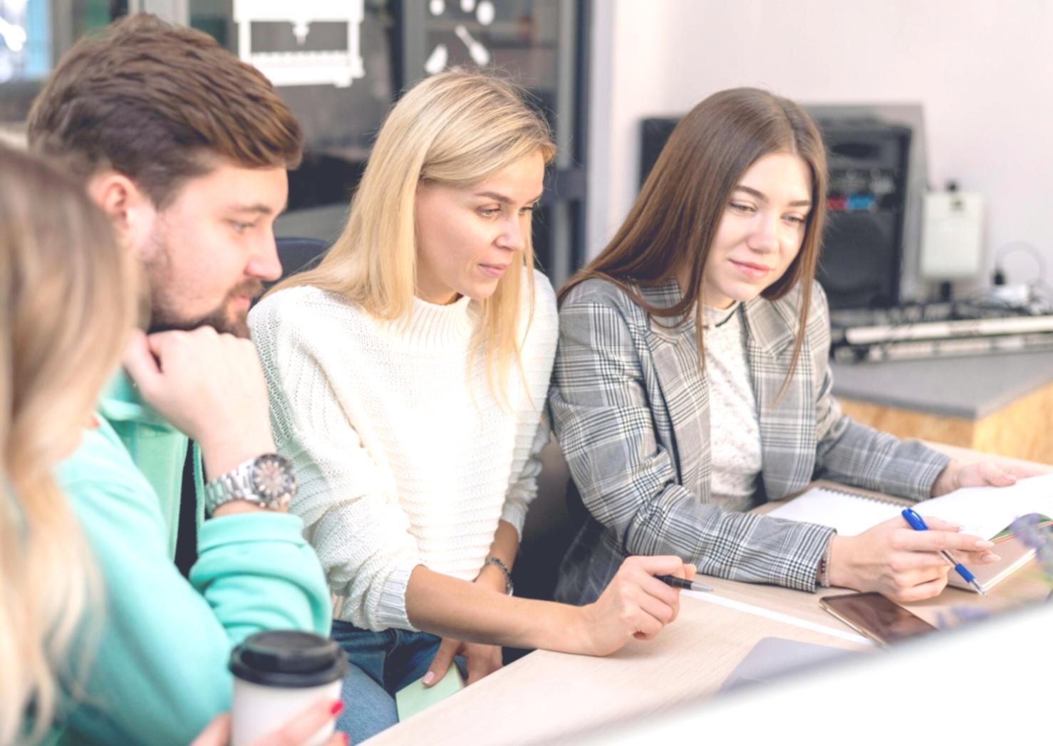 Участники тренинга Learnitera Quest во время практического занятия